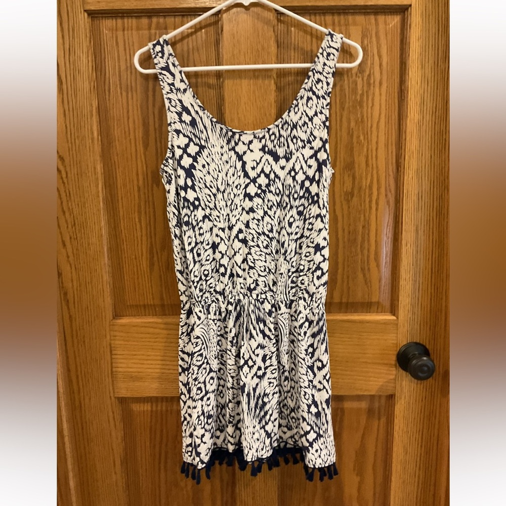 Lilly Pulitzer Jarrett Beach Romper. Blue & White Tropical Pattern. Size Small - Picture 2 of 5